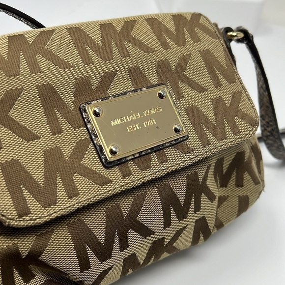 Michael Kors Logo Mini Crossbody Bag - Picture 6 of 10